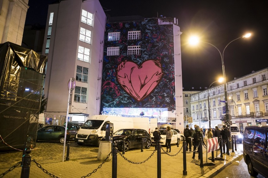 Nowy mural w centrum Warszawy. To cudo powstało w ramach kampanii „Love Over Hate” [ZDJĘCIA]