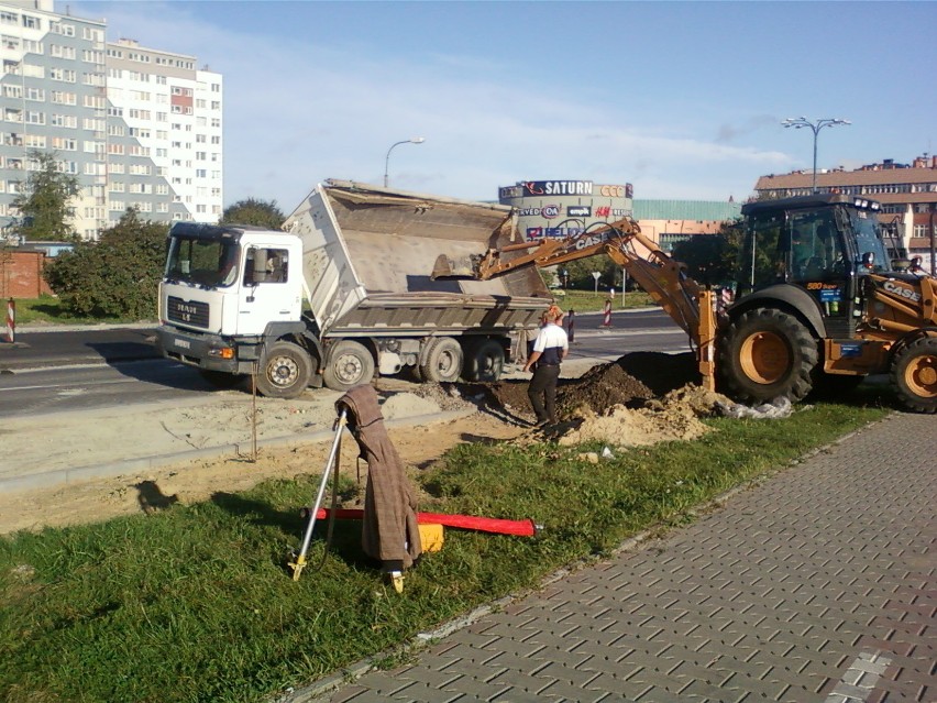 W Lubinie przewróciła się ciężarówka (FOTO)