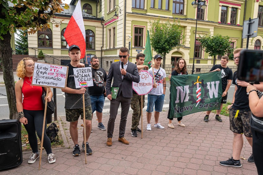 Manifestacje LGBT i KOD oraz Młodzieży Wszechpolskiej
