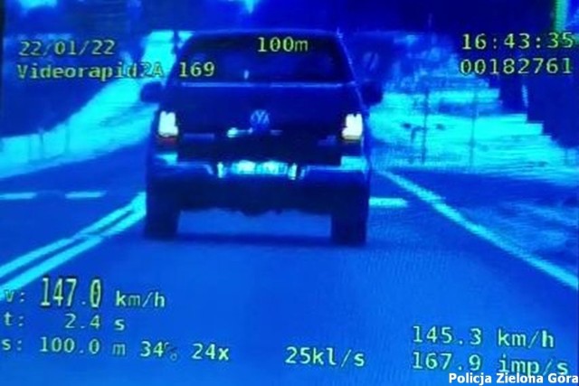 Wyczyny ukaranych kierowców zarejestrowała policyjna kamera