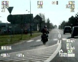 Motocyklista uciekając przed policją zarobił 85 punktów karnych! [WIDEO]