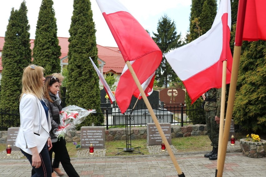 Dzień Zwycięstwa w Kosakowie (2019): pamiętali o obrońcach z 1939 roku. Kwiaty pod Pomnikiem Żołnierzy WP i AR w Kosakowie