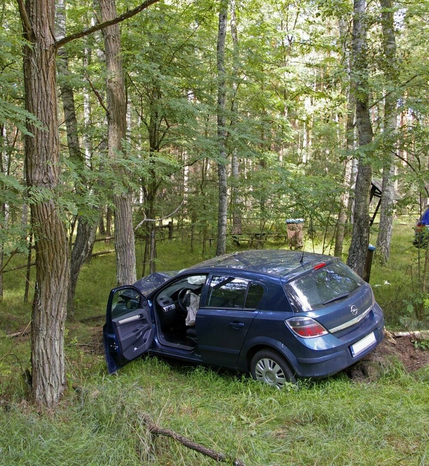 Wypadek drogowy w puszczy koło Sierakowa [ZDJĘCIA]