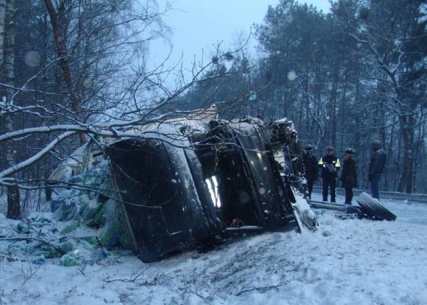 Wypadki na autostradzie A1 w okolicach Włocławka. Cztery osoby poszkodowane, jedna nie żyje