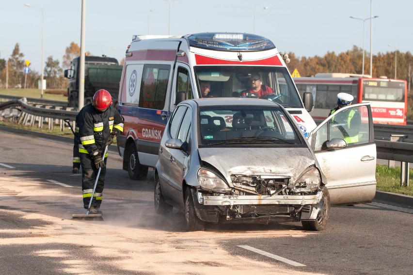 Wypadek na Trasie Sucharskiego. Ścigali pijanego kierowcę przez 5 km [ZDJĘCIA, WIDEO]