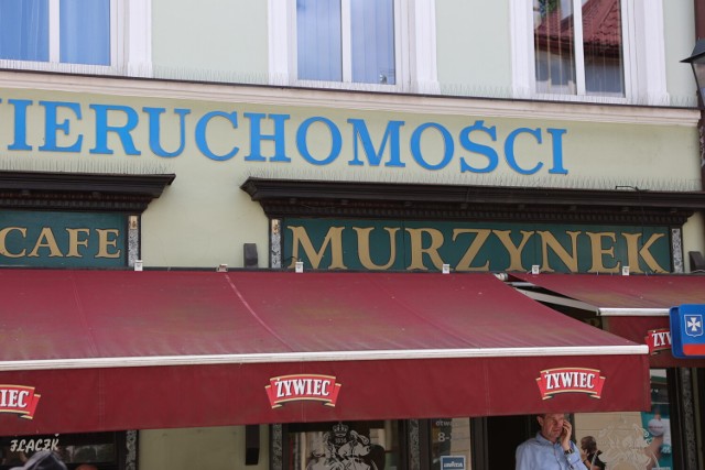 Bar Murzynek, mieszczący się w jednej z kamienic przy ul. Kościuszki, swoją działalność rozpoczął w 1975 r.