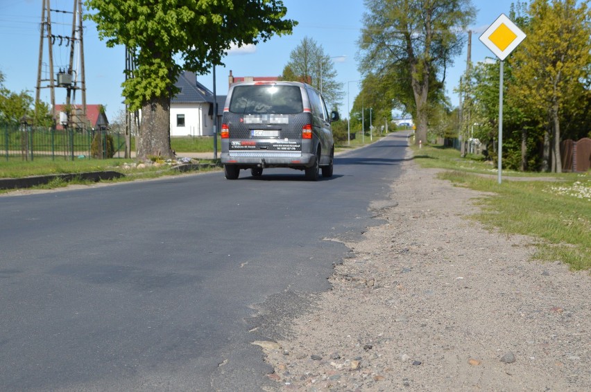 Ostatnia stolica gminy z taką drogą wojewódzką. W Parchowie dziura na dziurze (zdjęcia+wideo)