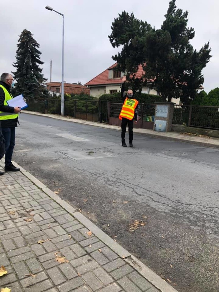 Ratownicy z OSP Chocz odbyli szkolenie z zakresu kierowania ruchem drogowym