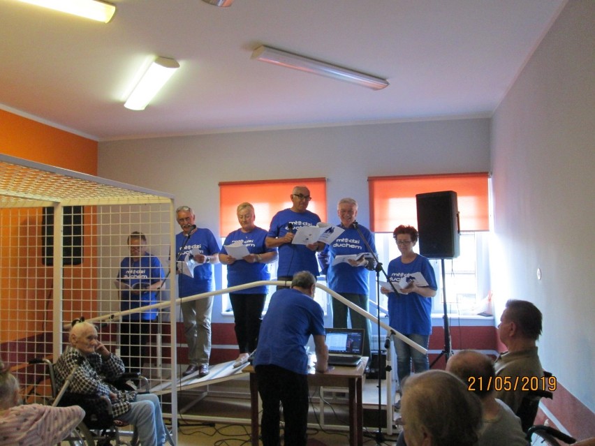 Seniorzy wystąpili dla podopiecznych ZOL w Wieruszowie