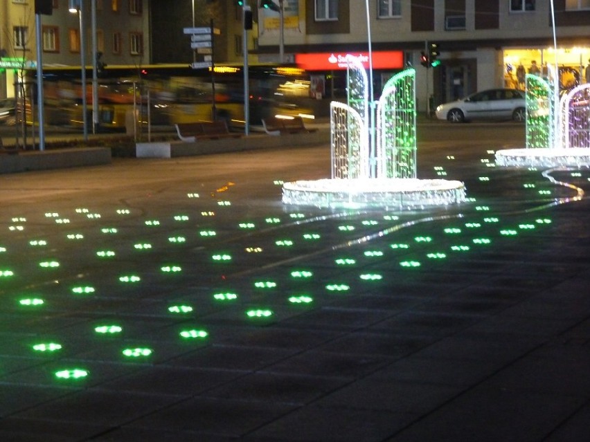 Świąteczne iluminacje ozdabiają Rynek Staromiejski w...