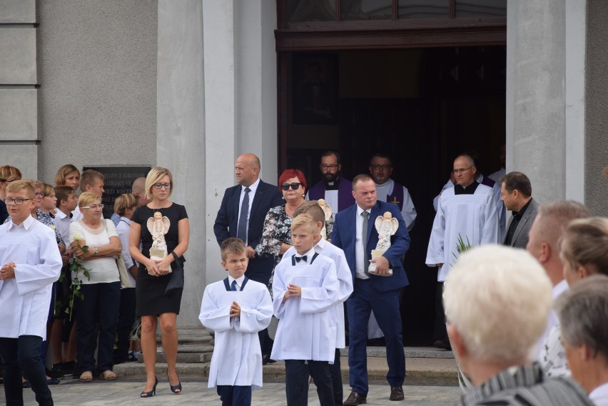 SULMIERZYCE: Ostatnie pożegnanie tragicznie zmarłego rodzeństwa z Sulmierzyc