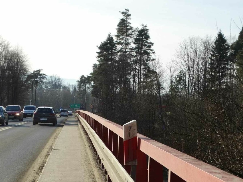 Nowy most na Popradzie w ciągu DK 87 w Starym Sączu ma...