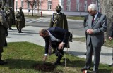 Posadzony w Przemyślu Dąb Pamięci przypomni zamordowanego w Charkowie kpt. Władysława Zbrożka [ZDJĘCIA]