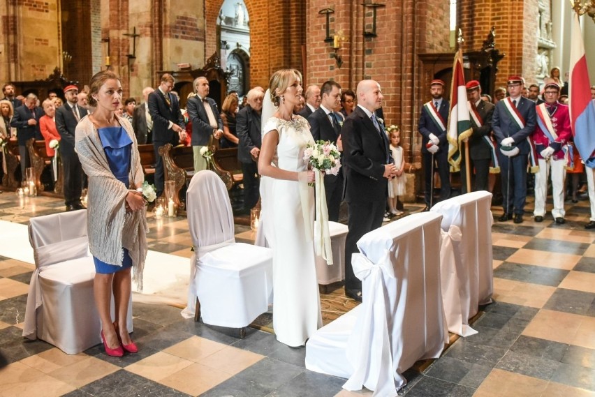 Ślub posła PiS Bartłomieja Wróblewskiego w katedrze w...