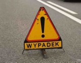 Wypadek na ul. Hutniczej w Gdyni. Bus uderzył w tira