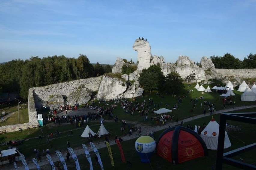 Zamek Ogrodzieniec przywitał w tym roku wielu turystów....