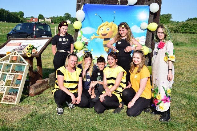 Migawki z pikniku z pszczołą. Impreza odbyła się na terenie należącym do Muzeum Ziemi Pałuckiej w Żninie, przy ruinach zamku w Wenecji. Dla wszystkich małych uczestników przewidziano drobne niespodzianki. Relacja z wydarzenia na kolejnych slajdach >>>


