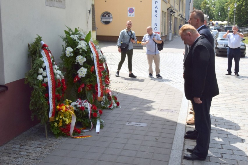 Pod kamienicą na ulicy Planty 7 oddano hołd ofiarom pogromu Żydów w Kielcach