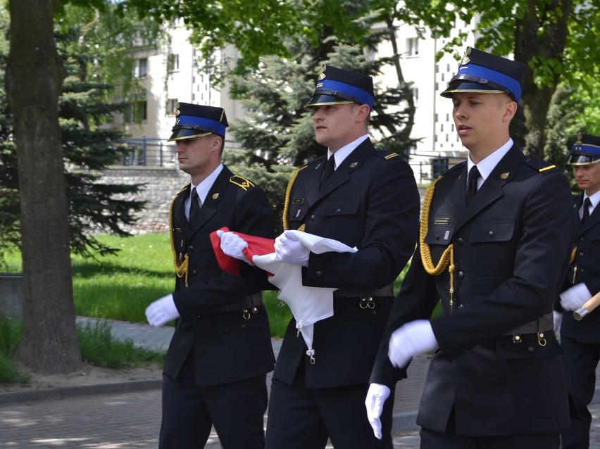 Nowy sztandar dla PSP w Malborku [WIDEO, ZDJĘCIA]. Komendant główny świętował ze strażakami