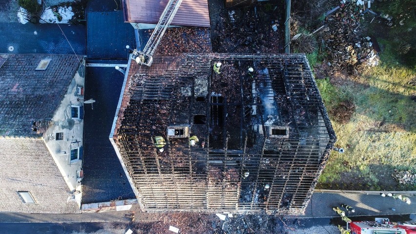 Palił się dom w Witnicy, trzy rodziny zostały bez dachu nad głową