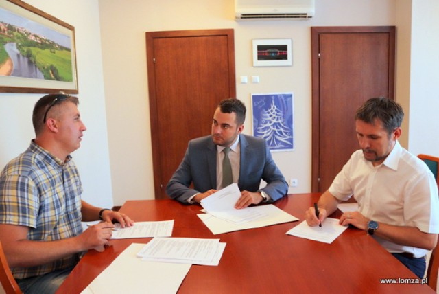 Prezydenci Łomży podpisali kolejne umowy na inwestycje drogowe