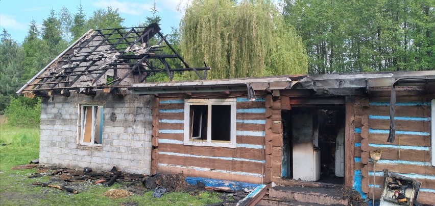 Drewniano-murowany dom mieszkanek Dąbrówki spłonął w pożarze...