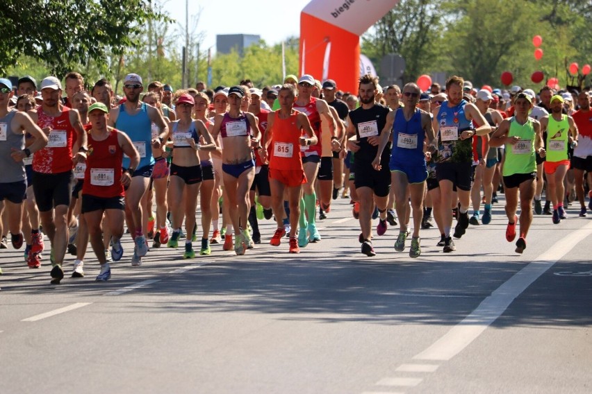 Około 800 biegaczy w Półmaratonie Radomskiego Czerwca. Startowałeś? Znajdź się na zdjęciach CZĘŚĆ 1