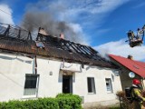 W majowy weekend stracili dach nad głową. Pożar strawił budynek mieszkalny - zdjęcia