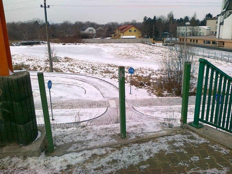 Ostanie aluminiowe barierki skradziono z Trasy Siekierkowskiej