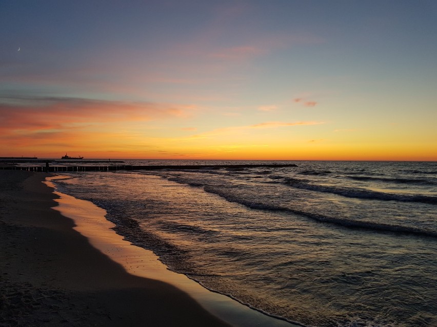 Ustka cieszy swoim pięknem nie tylko w pogodę. Choć jest...