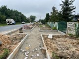 Za pół miliona złotych budują nowy chodnik w Dobrzejowicach