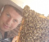 Po tym jak spłonęło ponad milion pszczół w pasiece pod Zieloną Górą, okazało się, że ludzie mają dobre serca i pomogli młodemu pszczelarzowi