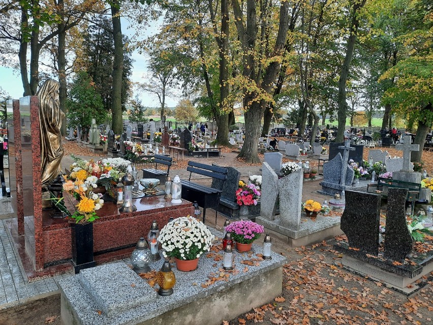 Cmentarz w Niedoradzu, wtorek, 3 listopada, pierwszy dzień...