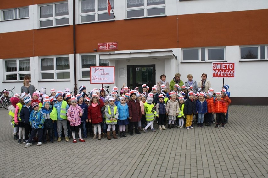 Zespół Szkół w Dziadowej Kłodzie zorganizował obchody 100-lecia niepodległości Polski