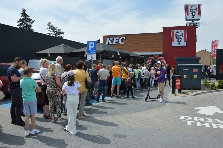Lębork. Restauracja KFC oficjalnie otwarta. Długa kolejka na pierwszą promocję ZDJĘCIA