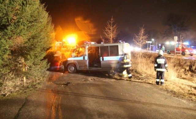 Wypadek w Wiślince. 1.02.2016 r. doszło do zderzenia radiowozu i samochodu dostawczego. Utrudnienia na drodze trwały do późnego wieczora