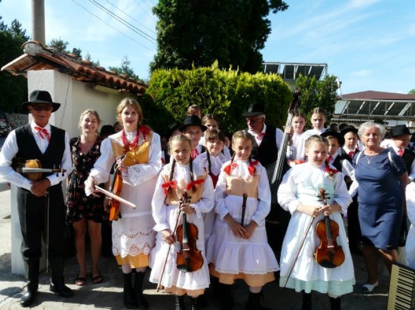 Tancerze Zespołu Pieśni i Tańca Szwajcaria Żerkowska i Zespół Folklorystyczny Snutki z Potarzycy za granicą  