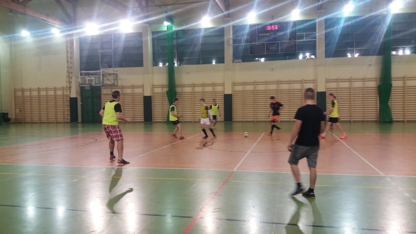 OHP w Szamocinie: Wychowankowie i absolwenci grali w piłkę halową