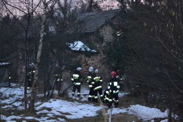 Pożar pustostanu przy Kolberga w Chełmie Śląskim