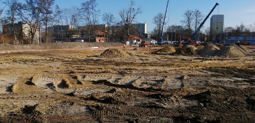 Tarcza, która ma drążyć tunel kolejowy jest już w Łodzi. Za trzy lata dojazd pociągiem ze Zgierza do stolicy województwa zajmie 5-10 minut