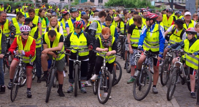 Na rowerach górskich, kolarzówkach, bmxach, składakach, a nawet ...