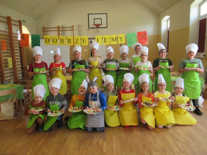 Zespół Szkół Publicznych w Karminie realizuje projekt "Dobrze jemy ze szkołą na widelcu"