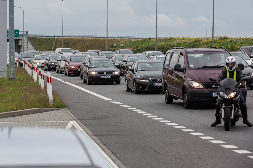 Korki na A1 zwykle tworzą się przy bramkach wjazdowych i...