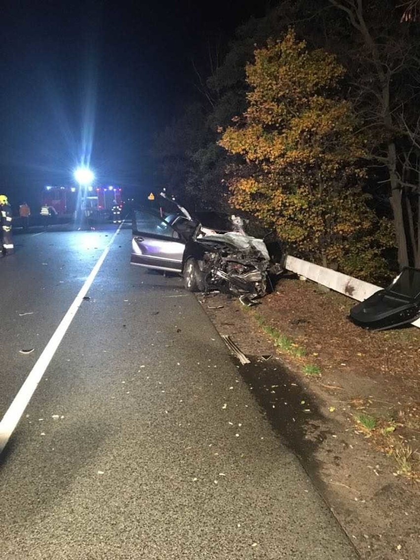 Śmiertelny wypadek w Kończewicach 5.11.2018. Ciężarówka zderzyła się z osobówką. Utrudnienia na drodze krajowej nr 22