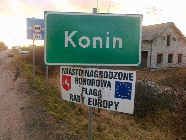 Konin Gosławice, czyli znak z flago-rdzawym pouczeniem jak by ktoś nie wiedział, ze my też w Europie