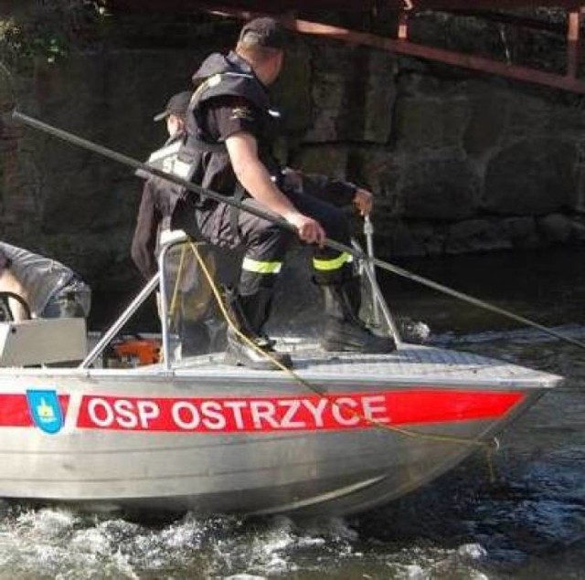 Dryfujące na Jeziorze Raduńskim Górnym ciało zauważyli dwaj mężczyźni. Policja potwierdza, że jest to ciało 63-letniego rybaka, poszukiwanego od 4 października.