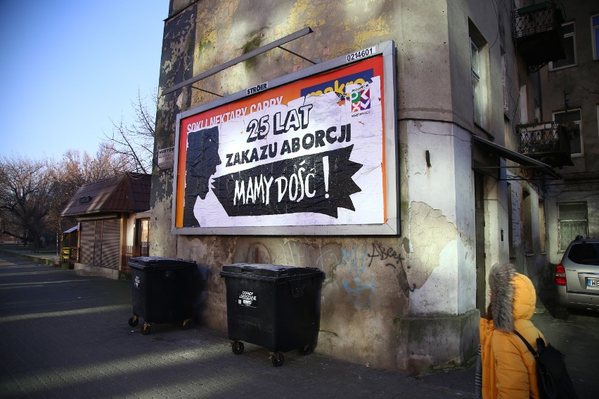 Kontrowersyjny  billboard na Pradze. „25 lat zakazu aborcji....