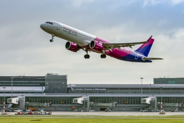 Wizz Air ogłosił właśnie umieszczenie 12-stego samolotu na Lotnisku Chopina w Warszawie. Będzie to związane z dużo większą częstotliwością wielu rejsów.