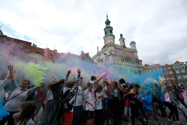 Kolorowy flash mob na Starym Rynku