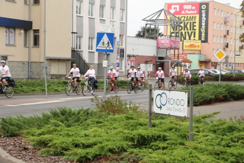 Rajd rowerowy 100 km na 100-lecie Niepodległej Polski - wystartował [ZDJĘCIA]